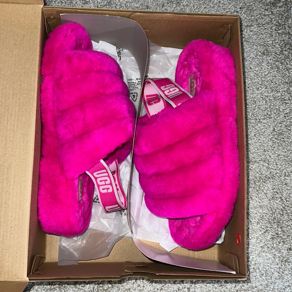Ugg Fluff slides size 9